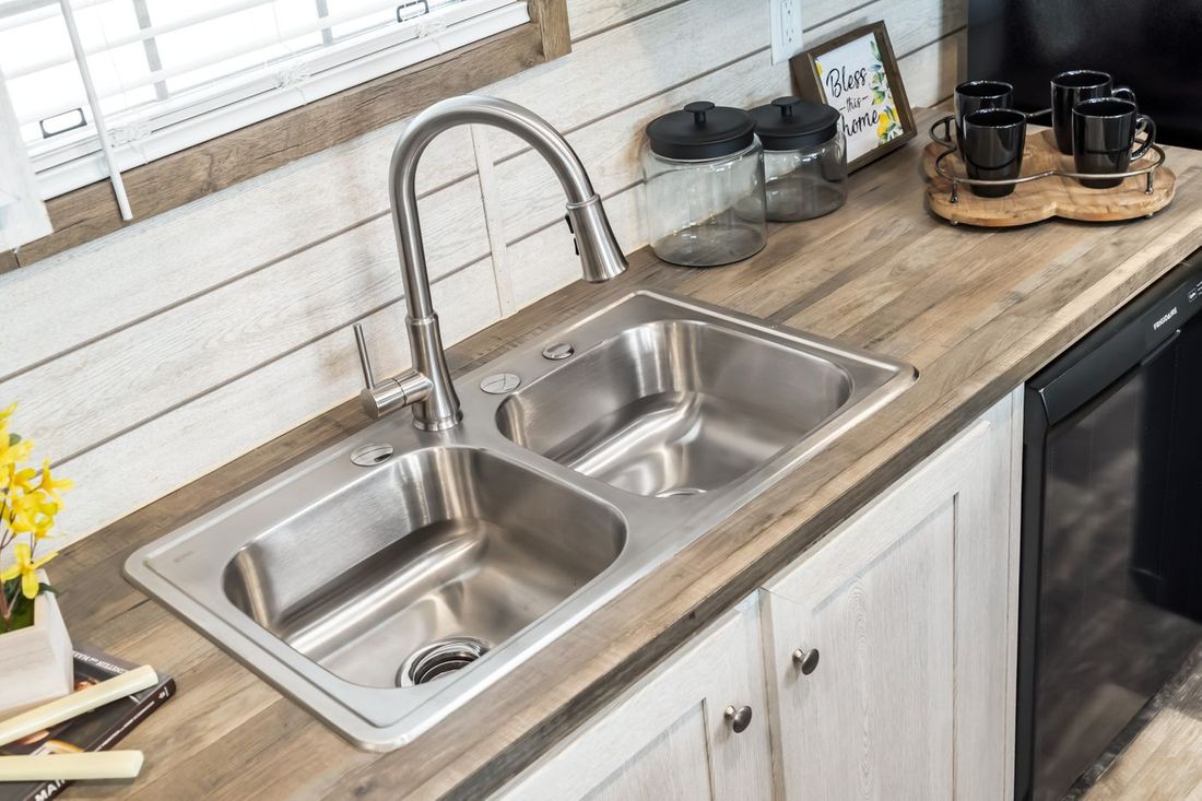 The ULTRA EXCEL 3 BR 28X56 Features. This Manufactured Mobile Home features 3 bedrooms and 2 baths.
